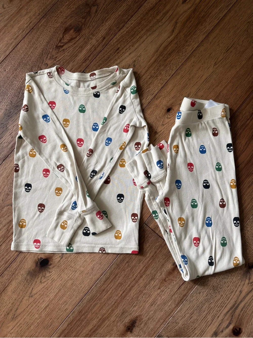 GAP Cream Pajama Set with Multicolor Skull Print